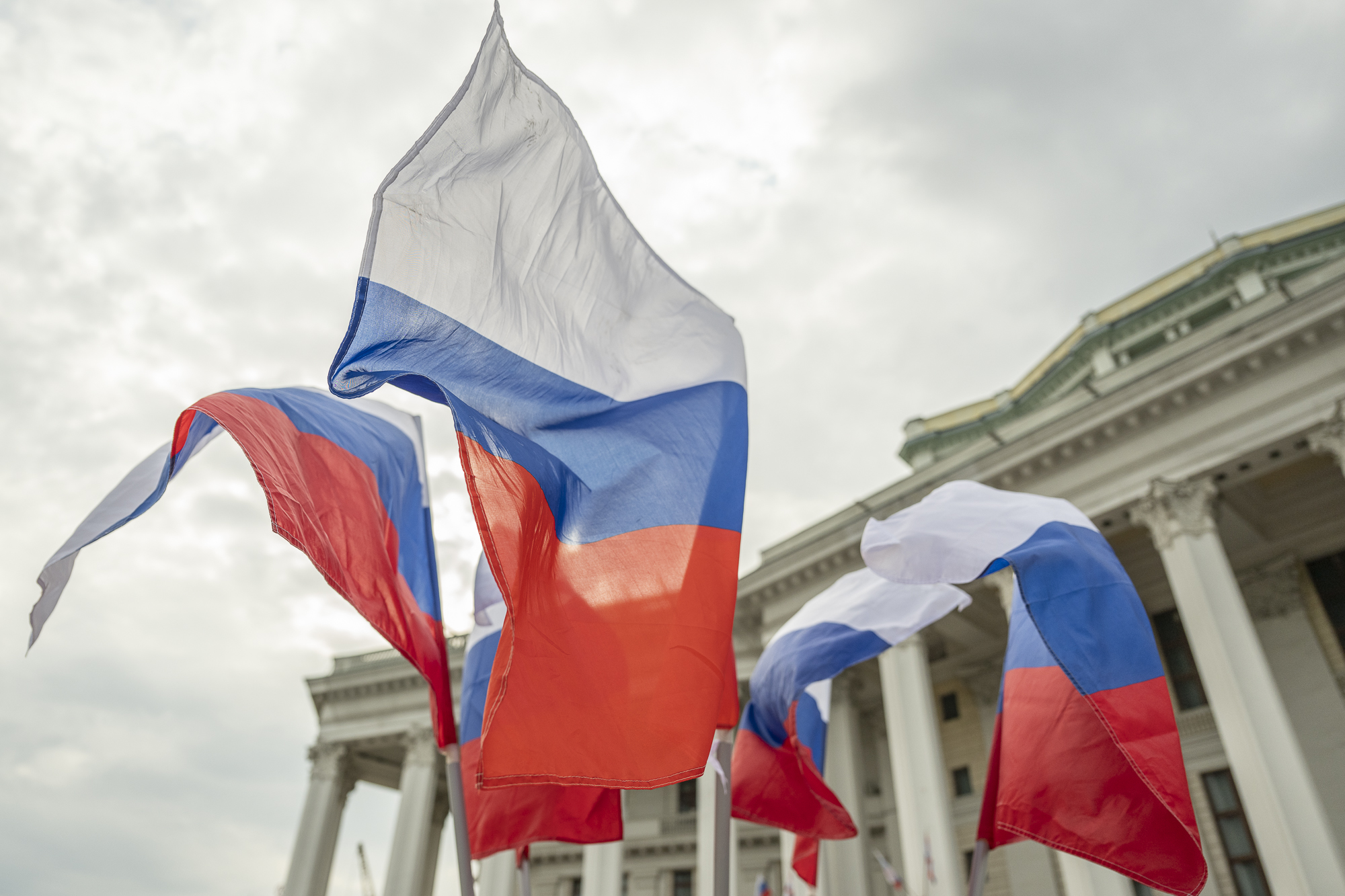 Поздравляем вас с Днём Государственного флага Российской Федерации!